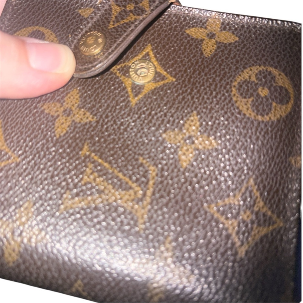 Authentic Louis Vuitton Wallet (Signs of wear shown in pictures & video) - Picture 4 of 8